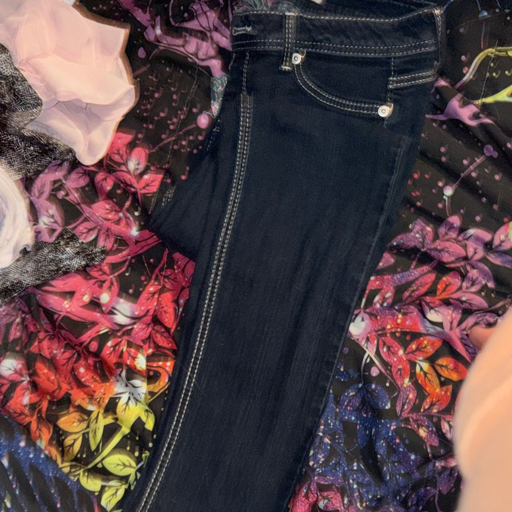 No Boundaries Women's Deep Indigo Straight Leg Jeans